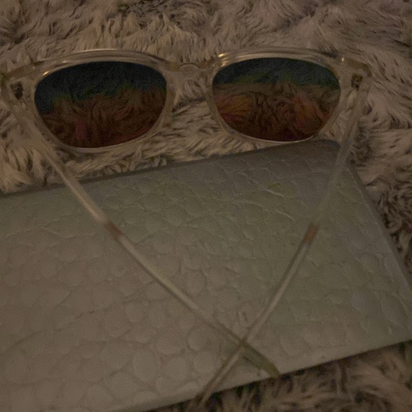 Clear frame sunglasses 🕶️ - Picture 6 of 15